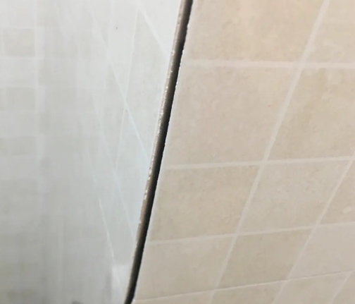 武汉瓷砖空鼓维修公司分享阳台瓷砖脱落的修复过程可以分为以下几个步骤