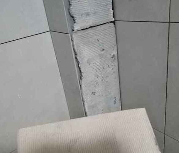 武汉瓷砖空鼓维修公司分享下厨房瓷砖脱落的补救措施。